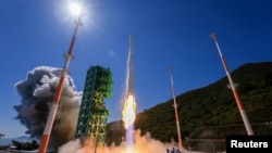 2026년 10월 7일 대한민국 고흥 나로우주센터에서 한국형 발사체 누리호(KSLV-II)가 발사되고 있다.