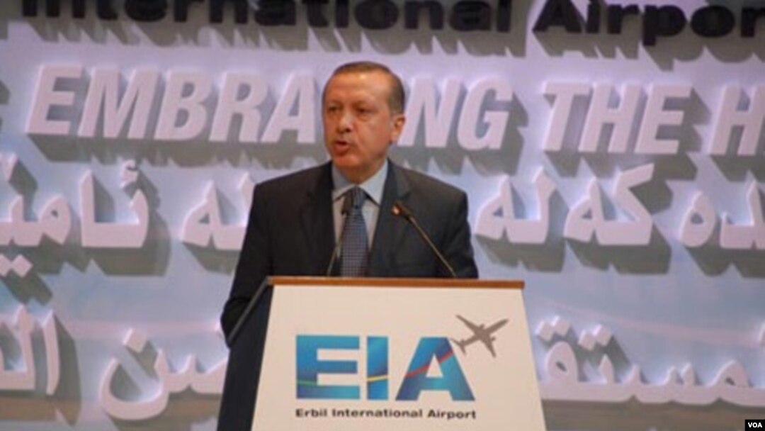 Perdana Menteri Turki Recep Tayyip Erdogan berpidato di Irbil, ibukota daerah Kurdistan, Selasa (29/3).