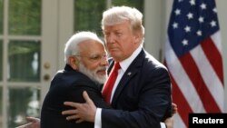 ၂၀၁၇ ခုနှစ်က အိမ်ဖြူတော်တွင် တွေ့ဆုံခဲ့သည့် အမေရိကန်သမ္မတ Donald Trump နှင့် အိန္ဒိယဝန်ကြီးချုပ် Narendra Modi. (ဇွန် ၂၆၊ ၂၀၁၇)
