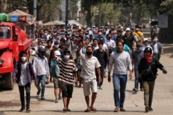 Demonstran anti-kudeta menggelar aksi protes di Nyaung-U, Myanmar 17 Maret 2021. (Foto: REUTERS)