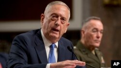 Menhan AS Jim Mattis, memberikan keterangan di depan Komite Senat AS di Washington DC, Selasa (3/10). 