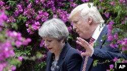 Britanska premijerka Tereza Mej i američki predsednik Donald Tramp na samitu G7 u Taormini (arhivska fotografija)