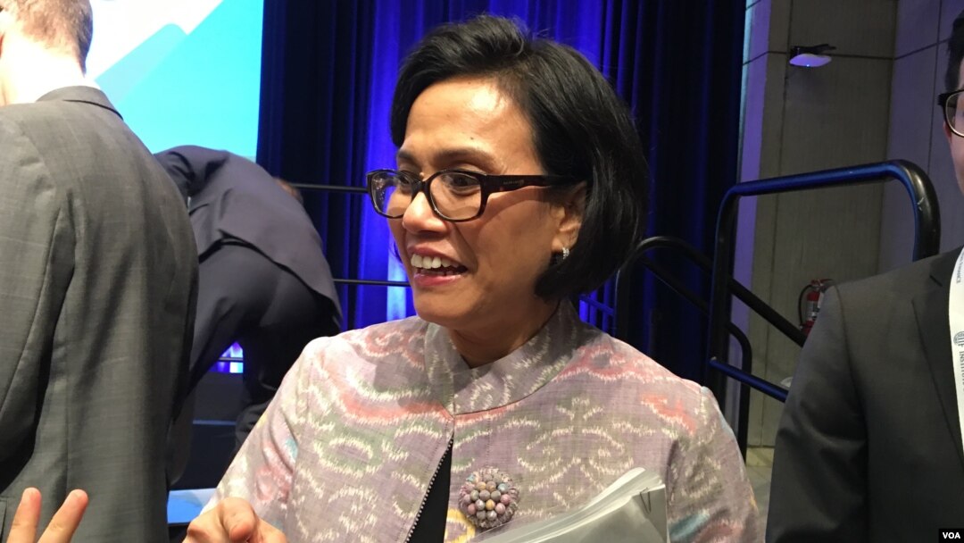 Menteri Keuangan Sri Mulyani Indrawati dalam pertemuan Bank Dunia dan Dana Moneter Internasional (IMF) di Washington, DC tahun lalu (VOA/Eva Mazrieva).