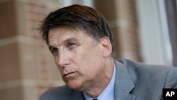 El gobernador de Carolina del Norte, Pat McCrory ha dicho que no cree que el impacto económico de la ley contra la comunidad LGBT en su estado sera mayor.