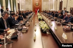 صدر ایردوان کے بغداد کے دورے کے موقع پر دونوں ملکوں کے درمیان مذاکرات کا ایک منظر۔ 22 اپریل 2024
