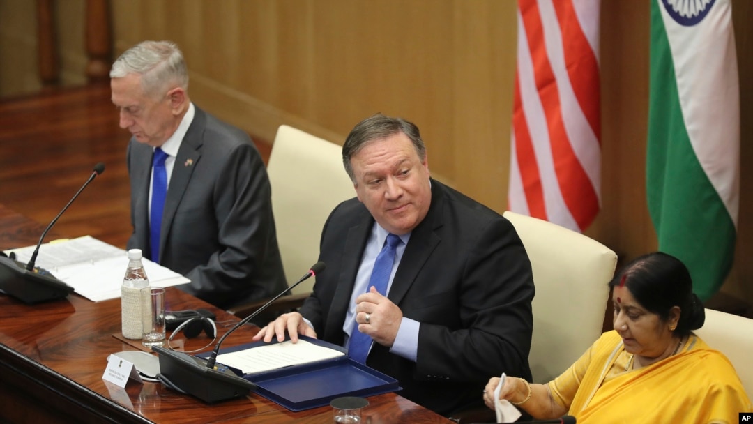(Chapdan o'ngga) AQSh Mudofaa vaziri Jim Mattis, AQSh Davlat kotibi Mayk Pompeo va Hindiston Tashqi ishlar vaziri Sushma Svaraj. Hindiston, 2018-yil, 6-sentabr.