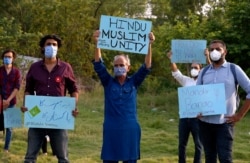 ہندو برادری کے ارکان اسلام آباد میں مندر کی تعمیر کے لیے مظاہرہ کر رہے ہیں۔ 8 جولائی 2020