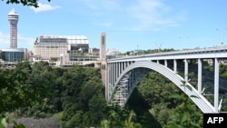 Arhiva: Rainbow Bridge - most koji povezije New York i Kanadu