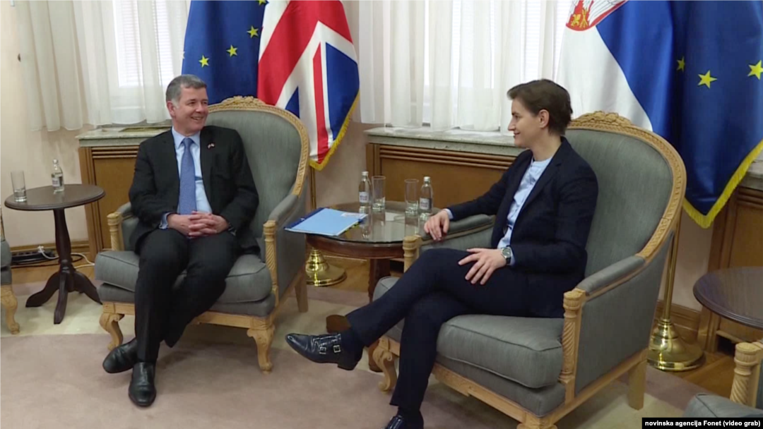 Direktor Forin ofisa za politička pitanja Ričard Mur i premijerka Ana Brnabić, Foto: video grab