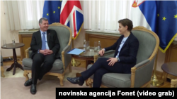 Direktor Forin ofisa za politička pitanja Ričard Mur i premijerka Ana Brnabić, Foto: video grab