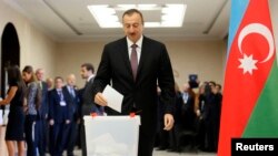 Prezident Aliyev ovoz bermoqda. 9-oktabr, Boku. 