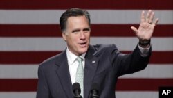 ທ່ານມິດ ຣອມນີ ຜູ້ສະມັກແຂ່ງຂັນປະທານາທິບໍດີສະຫະລັດ ສັງກັດພັກ Republican ກ່າວຕໍ່ນັກສຶກສາທີ່ເມືອງ Lansing ລັດ Michigan.
ວັນທີ 9 ພຶດສະພາ 2012. 