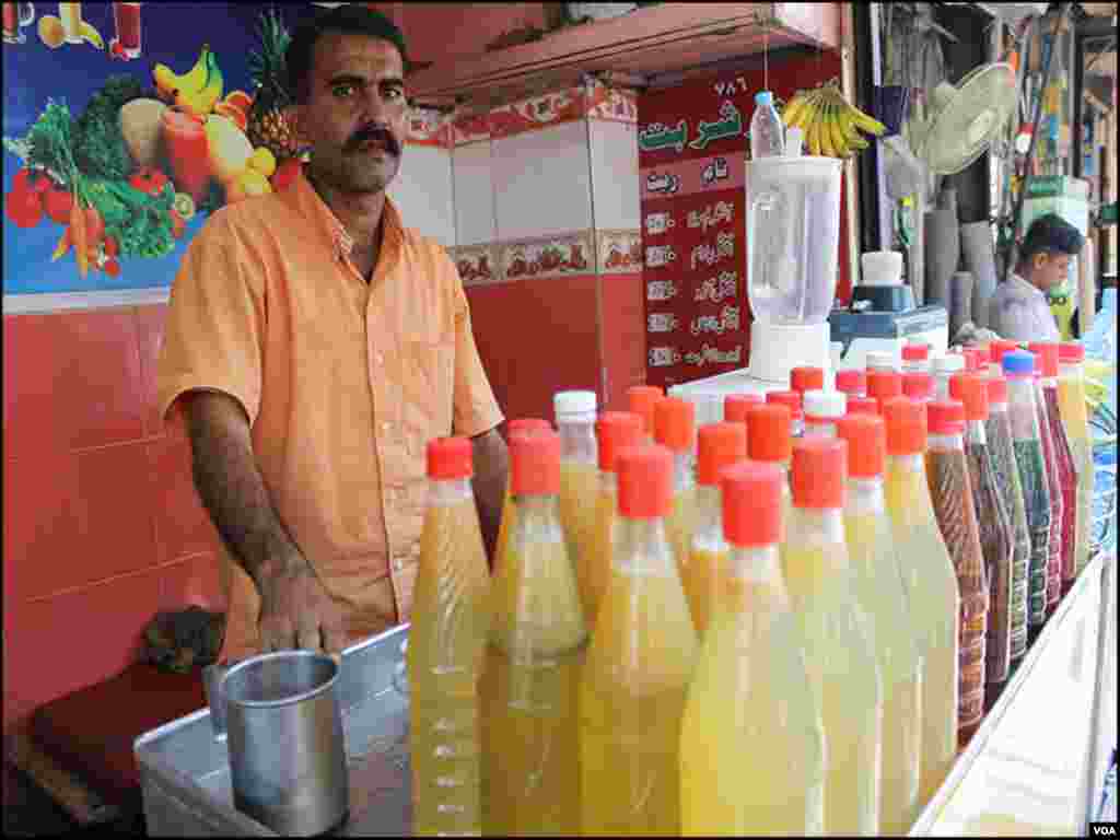 ٹھنڈے اور زائقہ دار مشروبات کی ایک دکان