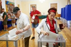 Voters cast their ballots at a polling station during Ukraine's parliamentary election in Kyiv, July 21, 2019.
