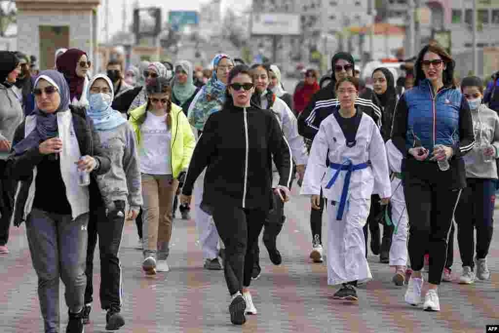 غزہ میں فلسطینی فیڈریشن برائے کھیل و ثقافت نے خواتین کے عالمی دن کے موقع پر ریلی کا انعقاد کیا جس میں بڑی تعداد میں خواتین شریک ہوئیں۔