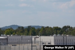 Lembaga Pemasyarakatan Trousdale Turner yang dioperasikan oleh CoreCivic terlihat pada Kamis, 29 Agustus 2024, di Hartsville, Tennesse. (George Walker IV/AP)