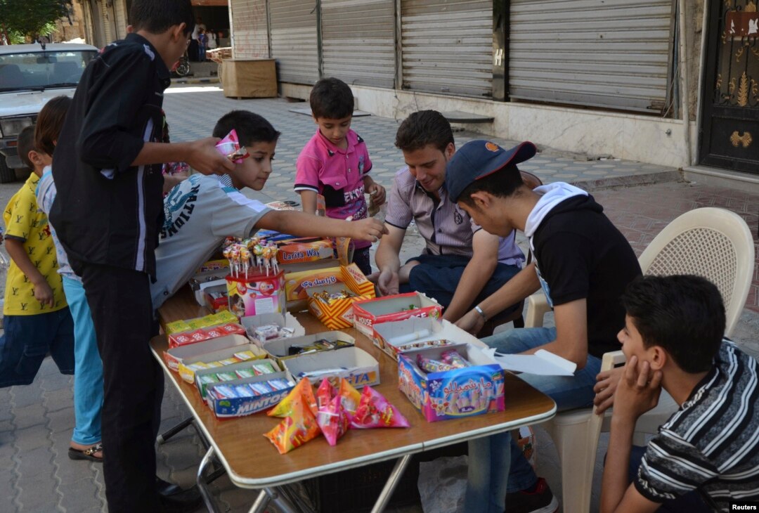 Muslims Celebrate Eid al-Fitr, image size:1080x730