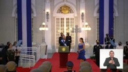 Sara Hanna en discurso del presidente Bukele