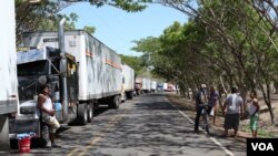 Se calcula que la fila de camiones varados en el lado nicaragüense de la frontera con Costa Rica se extiende por 30 kilómetros.