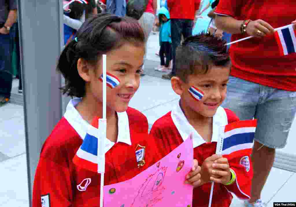 Thai Football fans in Ottawa