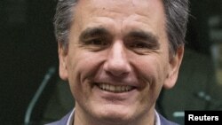 Sabon Ministan Kudin Girka Euclid Tsakalotos biyo bayan murabus din da tsohon ministan yayi saboda watsi da jama'ar kasar suka yi da bukatar kasashen Turai na kara tsuke aljihun gwamnati