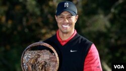 El 1 de noviembre de 2010, Woods fue desplazado del primer puesto mundial comenzó un descenso que lo hundió más allá de los primeros 50 mejores jugadores del circuito.