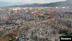 Допомогу в 10 турецьких провінціях, які найбільше постраждали від землетрусу, надають понад 2600 медичних і рятувальних служб із 45 країн світу, повідомляє влада Туреччини. REUTERS/Umit Bektas 