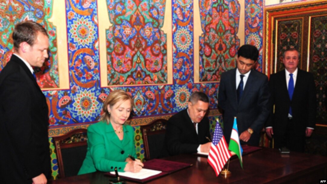 2010-yilning 2-dekabrida Toshkentda AQSh Davlat kotibasi Xillari Klinton va O'zbekiston Bosh vazir o'rinbosari Rustam Azimov ilmiy-texnologik hamkorlikni oshirish borasida yangi hujjat imzolagan edi