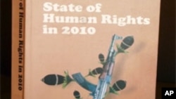 د انساني حقوقو کمیشن خپل رپورټ کې وویل تیر کال فریقه ایز او د ترهگرۍ په پیښو کې ٦۴٠٠ کسان وژل شوې او یا زخميان شوې دي. ددې په مقابله کې قبائیلي سیمو کې د ٢۴٠ نه واخلې تر د ۴٠٠ پورې شوؤ ډرون حملو کې ۴٨ کسان وژل شوې دي