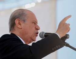 Devlet Bahceli, the leader of the Nationalist Action Party (MHP), addresses an election rally in Kastamonu, Turkey, May 18, 2011 (file photo).