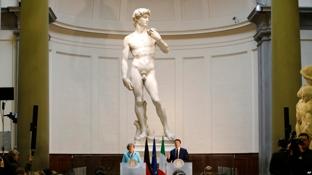 Arhivska fotografija statue Davida, prilikom posete nemačke kancelarke Angele Merkel italijanskom premijeru Mateu Renziju (Foto:AP/Antonio Calanni)