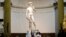 Arhivska fotografija statue Davida, prilikom posete nemačke kancelarke Angele Merkel italijanskom premijeru Mateu Renziju (Foto:AP/Antonio Calanni)