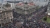 Demonstranti u Beogradu na protestu ispred zgrade Vlade Srbije, 24. januar 2025 (Foto: Reuters/Marko Đurica)