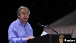 Sekretarius Jenderal PBB Antonio Guterres berbicara dalam sebuah acara di Apartado, Kolombia, pada 23 November 2021. (Reuters/Luisa Gonzalez)