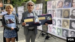 یادمان قربانیان کشتارهای جمهوری اسلامی همزمان با دادگاه حمید نوری (آرشیو)