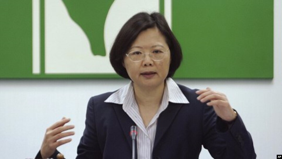 Taiwan's Democratic Progressive Party Chairwoman Tsai Ing-wen answers questions during a press conference with the foreign media in Taipei,Taiwan (File Photo - April 29, 2011)