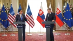 2월 15일 슬로바키아 브라티슬라바에서 열린 마르코 루비오 미 국무장관과 로베르트 피초 슬로바키아 총리의 공동 기자회견 장면