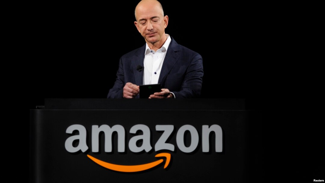 Tỉ phú Jeff Bezos, người sáng lập và chủ nhân của công ty mua hàng trực tuyến Amazon.com, là chủ nhân mới của báo The Washington Post
