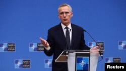 NATO Genel Sekreteri Stoltenberg, eski ABD Başkanı Trump’ın, “Rusya’yı, ittifaka yeterli maddi katkı yapmayan üyelere ne isterse yapmaya teşvik edeceği” sözlerine yanıt verdi. 