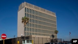 Američka ambasada u Havani na Kubi, fotografisana 4. januara 2023. godine. (Foto: AP Photo/Ismael Francisco)