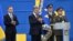 Президент України Петро Порошенко (посередині) міністр оборони Степан Полторак (праворуч) та президент Польщі Анджей Дуда (ліворуч) у Києві. 24 серпня 2016 року (ілюстраційне фото)