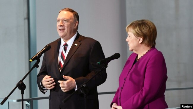 德國總理默克爾與美國國務卿蓬佩奧在柏林聯合舉行記者會。(2019年11月8日)