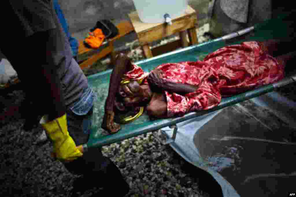 An elderly woman suffering cholera symptoms is carried on a stretcher as she arrives at the Doctors Without Borders temporary hospital in Port-au-Prince, Haiti, Saturday Nov. 13, 2010. (AP Photo/Emilio Morenatti)