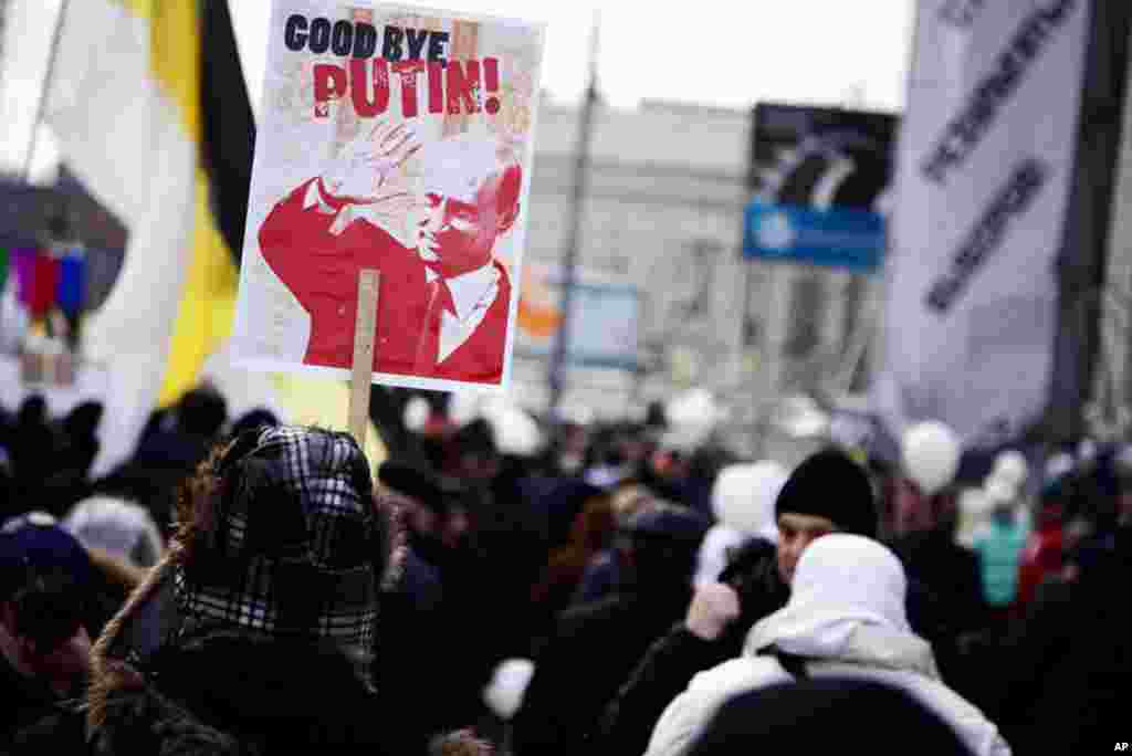 There were a variety of protest signs at Saturday's mass rally, December 24, 2011. (VOA - Y. Weeks)