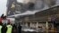 肯尼亚主要国际机场火灾: 消防人员竭力救火