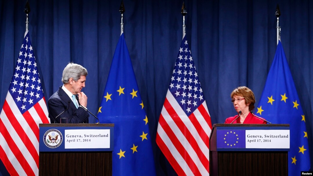 U.S. Secretary of State John Kerry looks at EU foreign policy chief Catherine Ashton after talks on the situation in Ukraine, in Geneva, April 17, 2014.