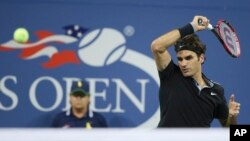 Petenis nomor dua dunia asal Swiss, Roger Federer, dalam pertandingan AS Terbuka 2014.