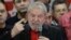 El ex presidente de Brasil Luiz Inacio Lula da Silva pronuncia un breve discurso a los medios y seguidores en la sede de su Partido de los Trabajadores en Sao Paulo, Brasil. July 13, 2017. 
