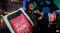 Decenas de personas han protestado en más de 30 ciudades de EE.UU. en contra de permitir al FBI ingresar a la data completa de un iPhone que fue propiedad de un supuesto terrorista.