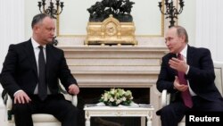 Russian President Vladimir Putin, right, meets with his Moldovan counterpart, Igor Dodon, at the Kremlin in Moscow, Jan. 17, 2017. 